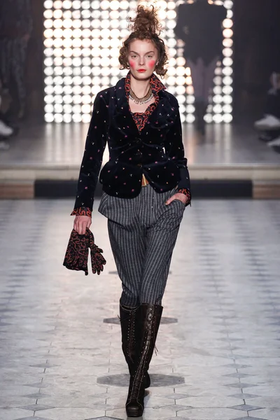 Look 24